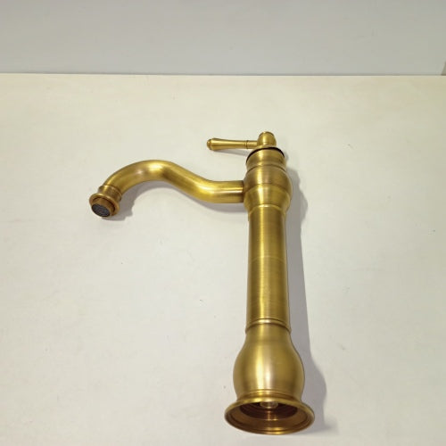 Ecost customer return Solepearl Bathroom Tap Antique Brass Retro Washbasin Tap High 360° Swivel Sing