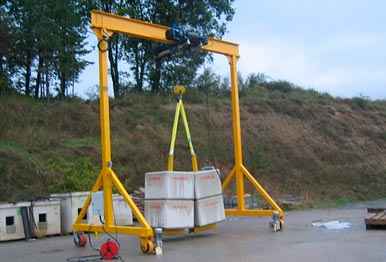 Portique léger motorisé 3x3m avec palan électrique 4000kg - Clicktofournisseur.com