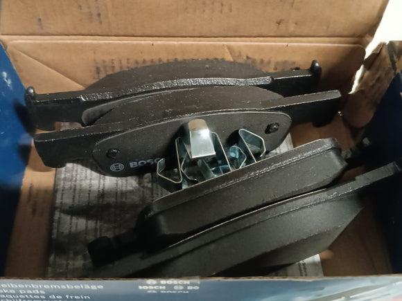 Ecost customer return Bosch BP1506 Brake Pads  Front Axle  ECER90 Certification  Four Brake Pads per