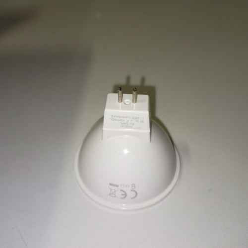 Ecost Customer Return Amazon Basics Gu5.3 LED bulb MR16, 4.5 W (replaces 35 W)