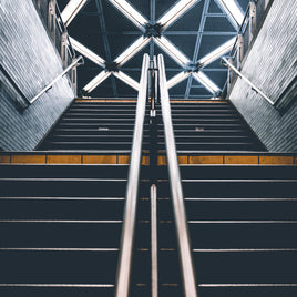 Mains courantes et rampes d'escalier clicktofournisseur.com