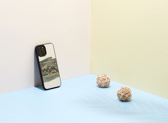 Coque MAN&WOOD pour iPhone 12/12 Pro taureau blanc