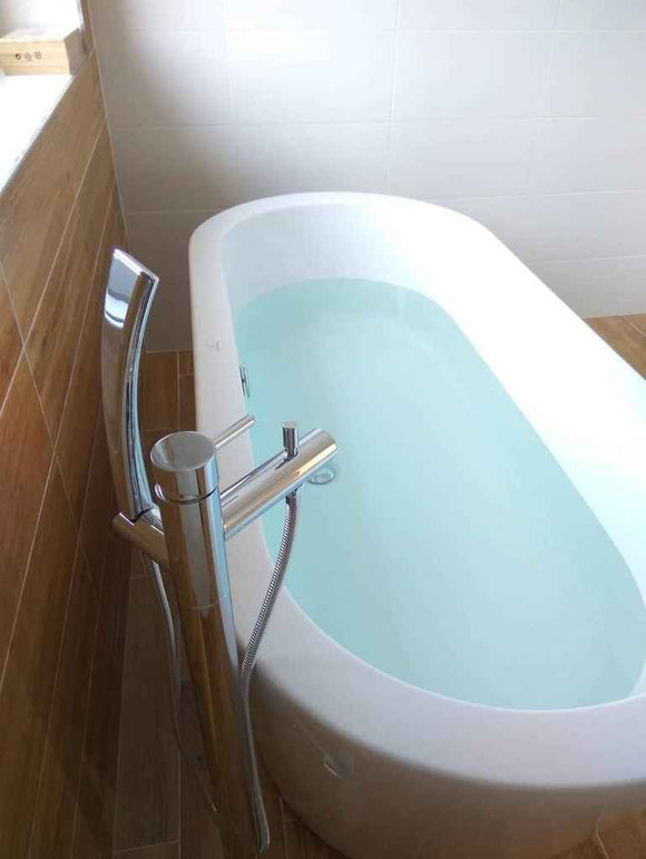 Mitigeur baignoire sur pied SEINA en laiton chromé H. 93,2 cm