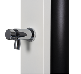 Douche de piscine solaire PULSATE 40L avec rince pieds temporisé