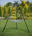 Grille noire en acier sur Trépied