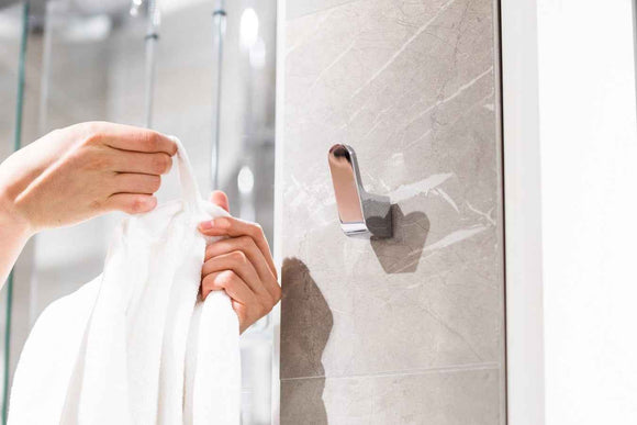 Patère simple VIA en chrome 2,5 x4,8 x7 cm