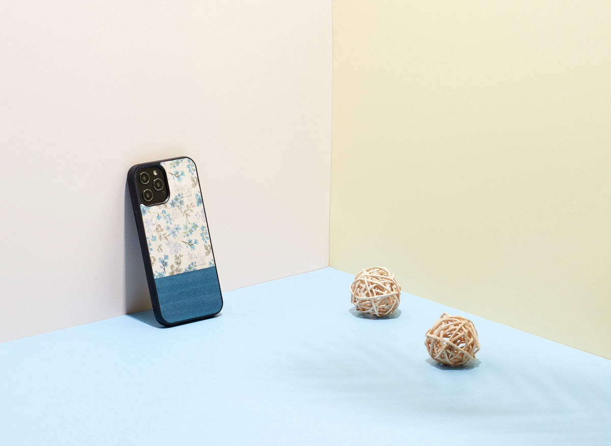 Coque MAN&WOOD pour iPhone 12/12 Pro fleur bleue noire