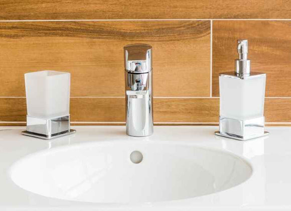 Distributeur de savon liquide en verre pose libre PLAZA 8x8x16,5 cm