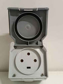 Retour client Ecost Legrand LEG91656 Prise étanche en saillie Prise E 20 A 3p IP55 ik08 i