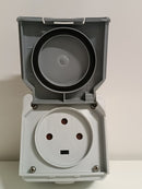 Retour client Ecost Legrand LEG91656 Prise étanche en saillie Prise E 20 A 3p IP55 ik08 i