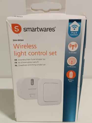 Ecost customer return Smartwares Plug Connect Home Kit for Wireless Lighting up to 1000 Watt Moun