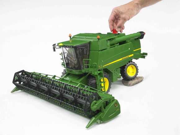 BRUDER combine Hharvester John Deere 02132