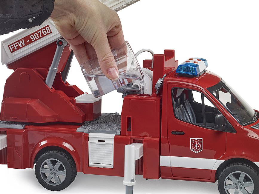 Véhicule de pompiers BRUDER MB Sprinter avec échelle pivotante, pompe et module son et lumière, 02673