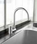 Miscelatore per cucina in ottone cromato, con canna abbattibile sottofinestra laterale