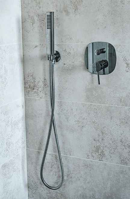 Set doccia completo di miscelatore incasso soffione e doccetta