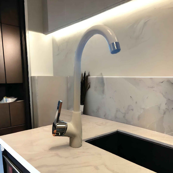 Miscelatore per cucina bianco lucido