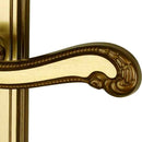 2 poignées de porte sur plaque LOUIS XV, Verrou condamnation pour salle de bain, Finition zamak doré patiné, Entraxe standard 195 mm