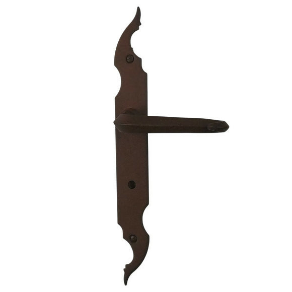 2 poignées de porte sur plaque CELTIQUE, Verrou de condamnation pour salle de bain/WC, Finition acier aspect fer forgé rouille, Entraxe standard 195 mm