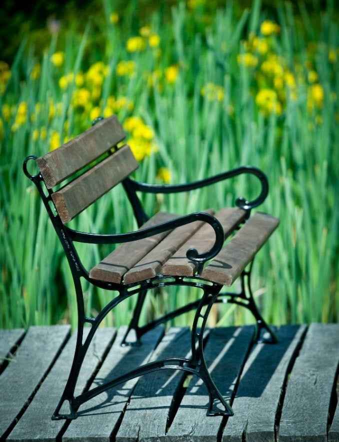 Banc de jardin en bois couleur palissandre et aluminium 180 cm avec accoudoirs - Clicktofournisseur.com
