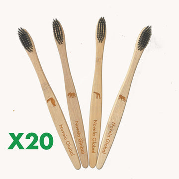 Brosses à dents Jungle en bambou naturel à poils souples.