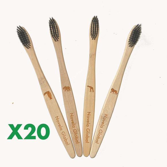 Brosses à dents Jungle en bambou naturel à poils souples.