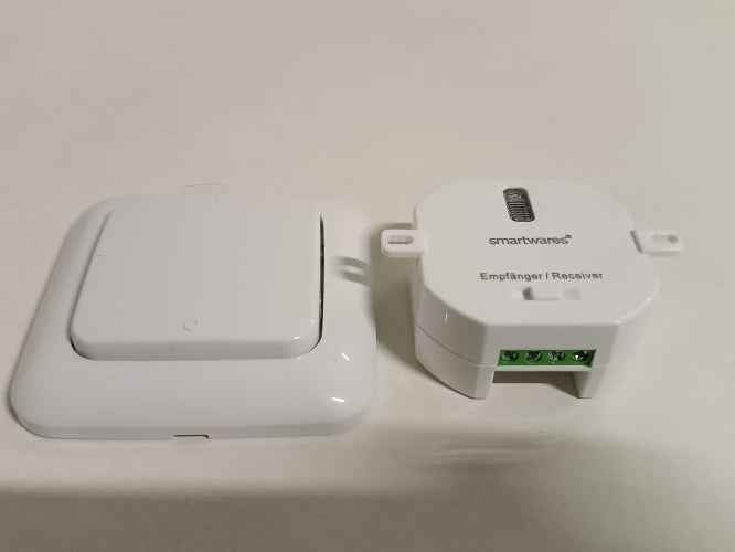 Ecost customer return Smartwares Plug Connect Home Kit for Wireless Lighting up to 1000 Watt Moun