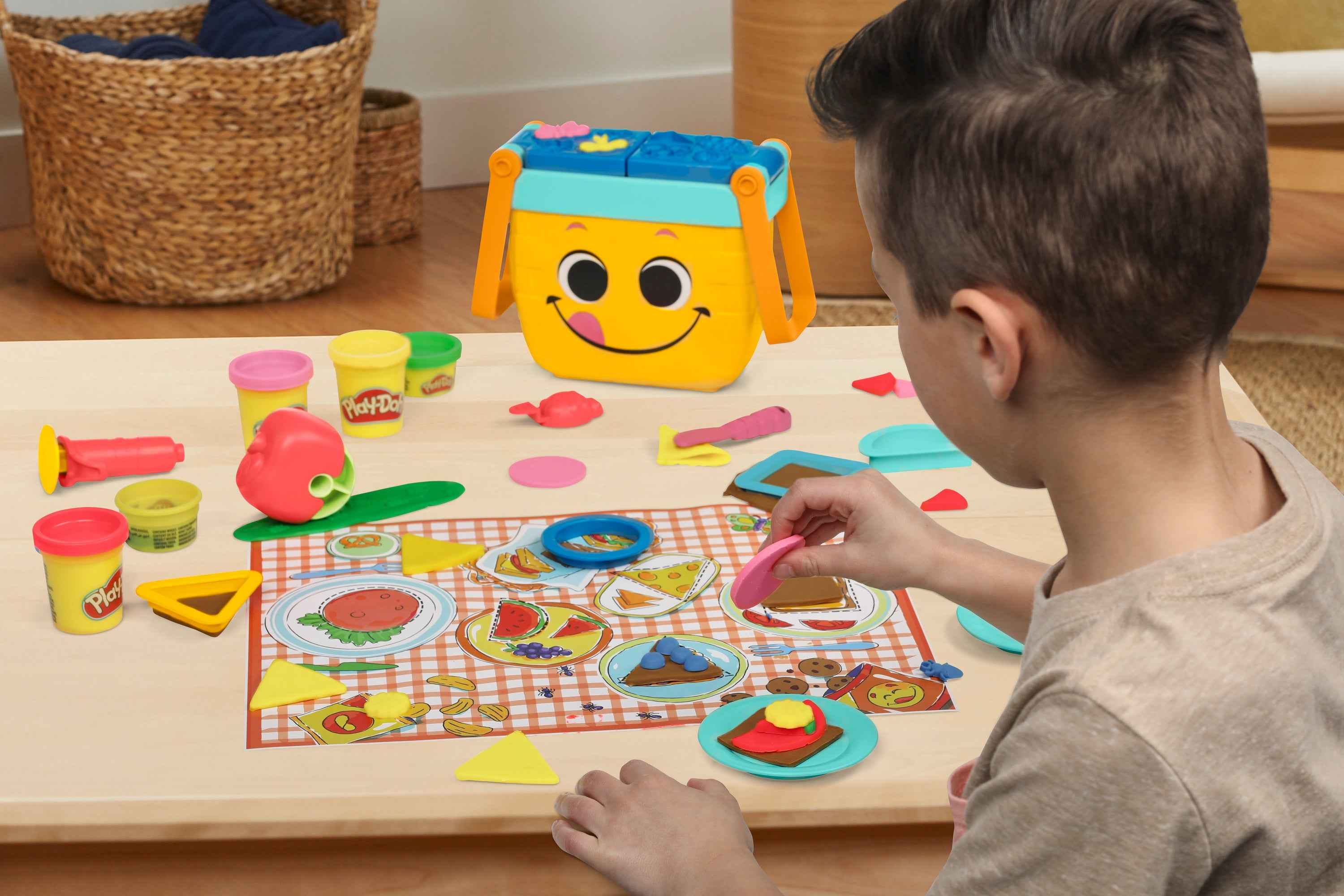 PLAY-DOH Playset Picnic Shapes Starter Set