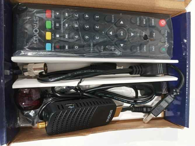 Clé HDMI DVB-T2 Full HD Strong SRT82 - Compatible avec le récepteur TV Hevc265 - Retour client Ecost