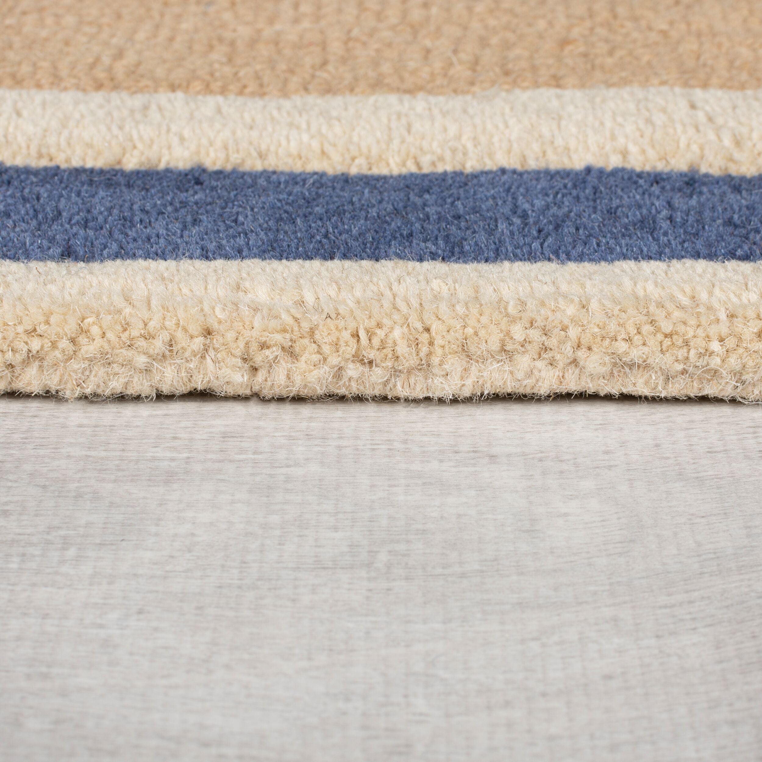 Tapis moderne en laine tufté main picto