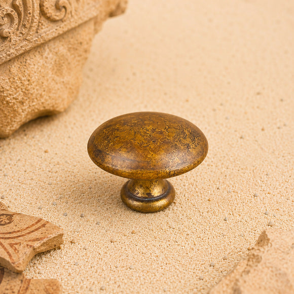 Bouton de meuble BOULE, finition laiton rouille