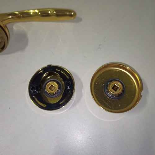 Retour client Ecost HOPPE 3066806 Poignée Roissy sur rosace ronde, laiton poli, bouton WC,