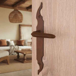 2 poignées de porte sur plaque CELTIQUE, Sans trou pour pièce à vivre, Finition acier aspect fer forgé rouille, Entraxe standard 195 mm