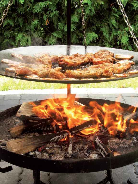 La poêle le wok à feu de camp spécial brasero sur trépied ø 46 cm + brasero maltasoa 60 cm - Clicktofournisseur.com