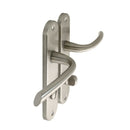 2 poignées de porte sur plaque RHAPSODIE, Verrou condamnation pour salle de bain/WC, Finition zamak nickel mat, Entraxe 165 mm