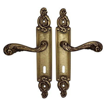 2 poignées de porte sur plaque SULLY, Entrée de clé pour chambre, Finition laiton patiné aspect vieilli, Entraxe standard 195 mm