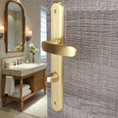 2 poignées de porte sur plaque VINTAGE, Verrou condamnation pour salle de bain/WC, Finition laiton doré satiné, Entraxe stand 195 mm