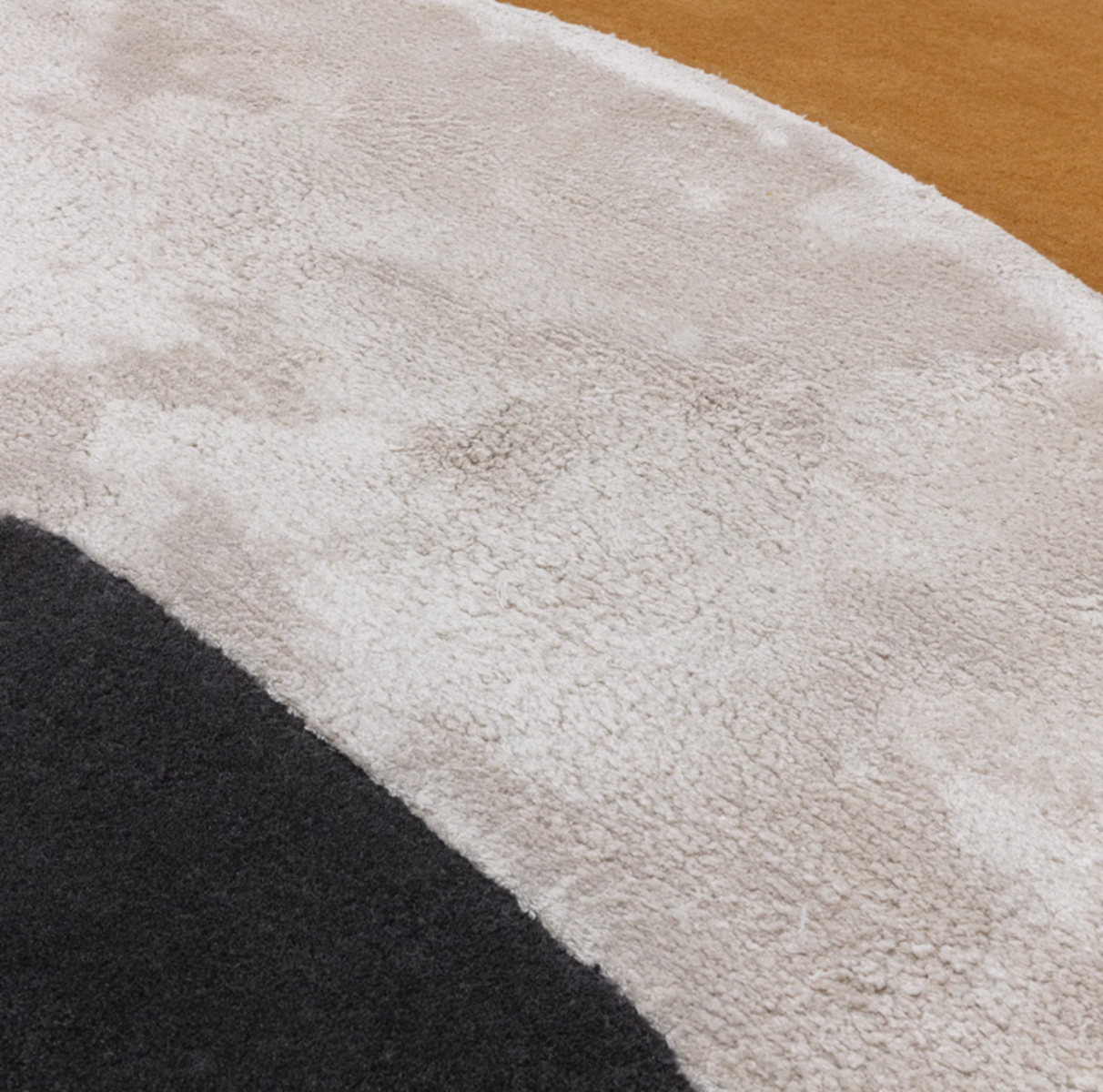 Tapis tufté main en laine moka