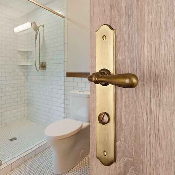 2 poignées sur plaque DURANCE, verrou condamnation pour salle de bain, Finition laiton patiné, Entraxe standard 195 mm