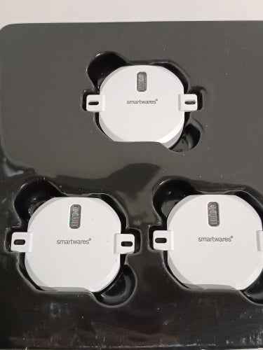 Ecost customer return Smartwares SH499559 Radio BuiltIn Switch Set for Roller Shutters 3 Pieces Pl