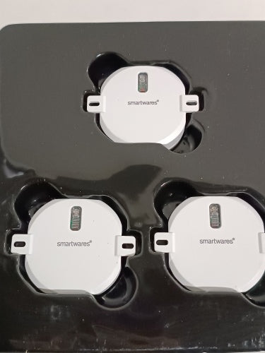 Ecost customer return Smartwares SH499559 Radio BuiltIn Switch Set for Roller Shutters  3 Pieces  Pl
