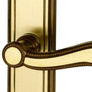 2 poignées de porte sur plaque LOUIS XV, Verrou condamnation pour salle de bain, Finition zamak doré patiné, Entraxe standard 195 mm