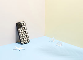 iKins case for Apple iPhone 12/12 Pro pyramid black