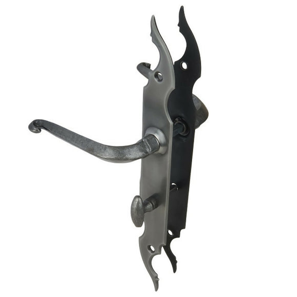 2 poignées de porte sur plaque fine CELTIQUE, Verrou de condamnation pour salle de bain/WC, Finition acier aspect fer forgé patiné, Entraxe standard 195 mm