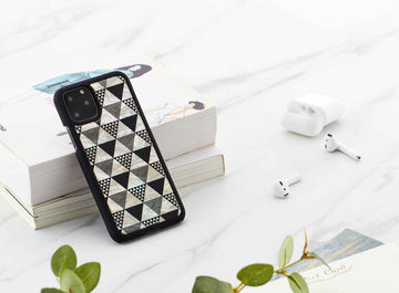 Coque iKins pour iPhone 11 Pro, motif pyramide noir
