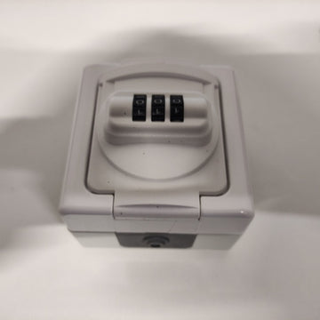 Ecost customer return Kopp BlueElectric 109802008 SurfaceMounted Wet Room Protective Contact Socket