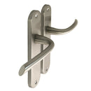 2 poignées de porte sur plaque RHAPSODIE, Sans trou pour pièce à vivre, Finition zamak nickel mat, Entraxe 165 mm