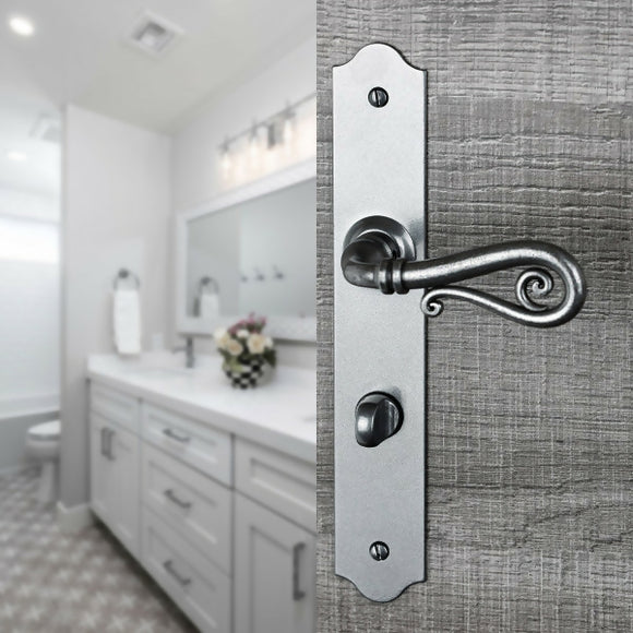 2 poignées de porte sur plaque fine NOBLE, Verrou condamnation pour salle de bain/WC, Finition fer patiné gris, Entraxe 195 mm