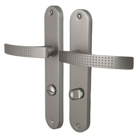 2 poignées de porte sur plaque AUDACE, Verrou condamnation pour salle de bain, Finition aluminium nickel mat, Entraxe standard 195 mm