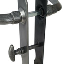 2 poignées de porte sur plaque fine CELTIQUE, Verrou de condamnation pour salle de bain/WC, Finition acier aspect fer forgé patiné, Entraxe standard 195 mm