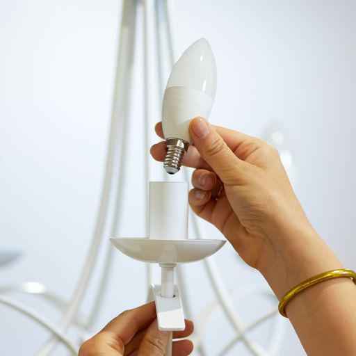 BEC smart LED Philips, soclu E14, putere 4.9W, forma lumanare, lumina multicolora, alimentare 220 - 240 V, "000008718699787097" (timbru verde 0.45 lei)